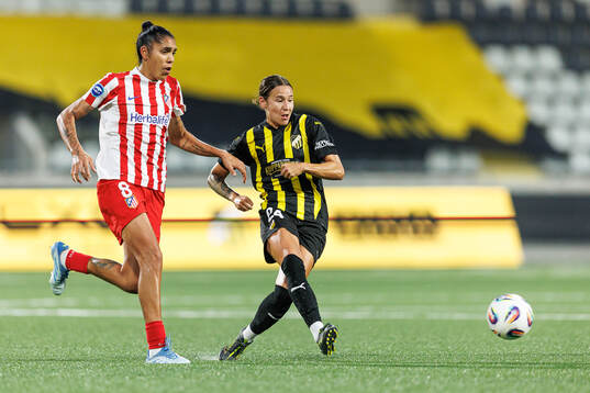 Gabriela Garcia of Atletico Madrid and Tabby Tindell of