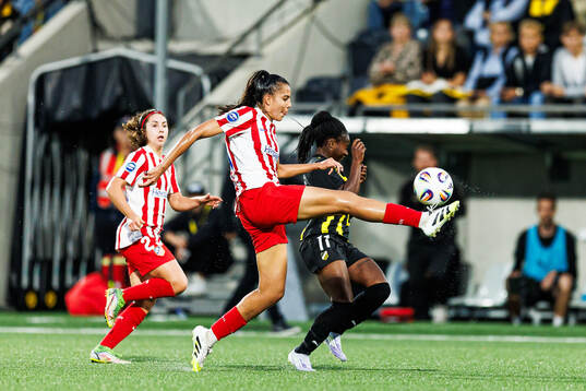 Lauren of Atletico Madrid and Monica Jusu Bah of Häcken