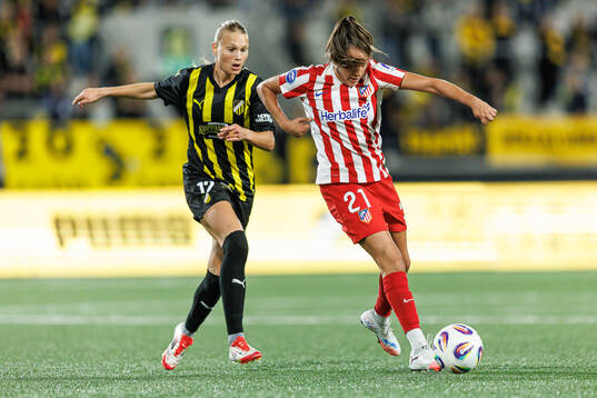 Stine Sandbech of Häcken and Fiamma Benítez