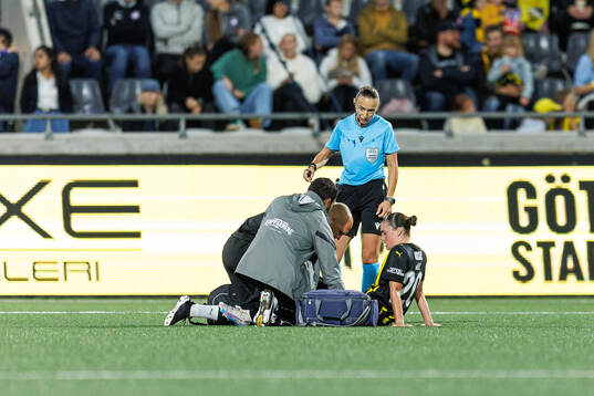 Hanna Wijk of Häcken in pain and receives medical attention