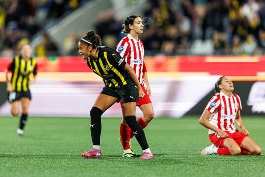 Felicia Schröder of Häcken celebrates