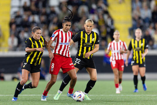 Mary Caroline Wickenheiser and Paulina Nyström of Häcken