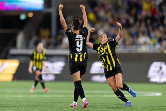 Felicia Schröder of Häcken celebrates