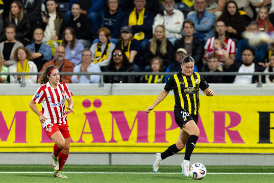Alexia Fernandez Diaz of Atletico Madrid and Hanna Wijk of