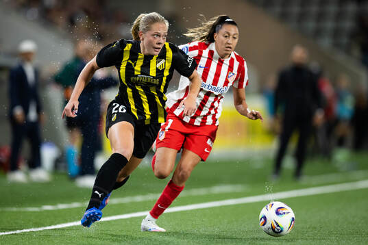 Alice Bergström of Häcken and Macarena Portales of