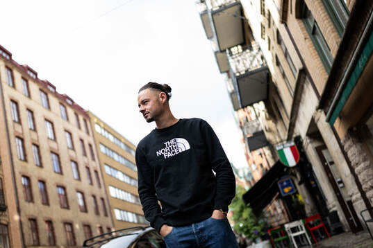 Häckens Amor Layouni