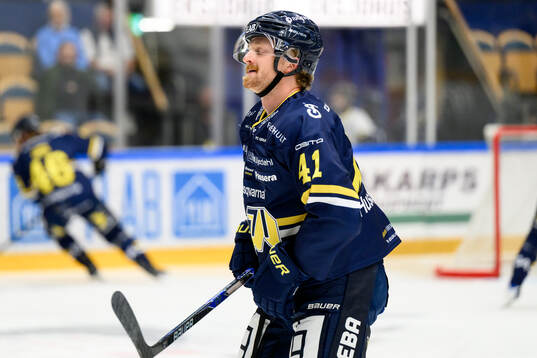 HV71s Riley Woods