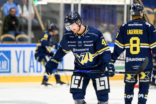 HV71s Riley Woods
