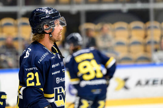 HV71s Mattias Tedenby  ishockeymatchen i SHL mellan HV71