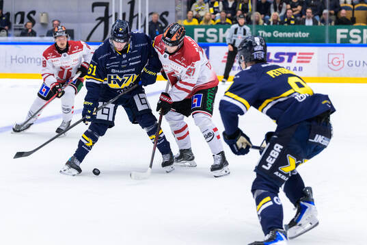 HV71s Axel Rindell och Örebros Patrik Puistola
