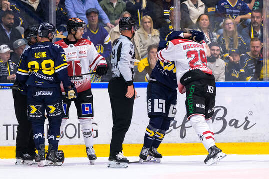 HV71s Santeri Hatakka och Örebros Milton Oscarson