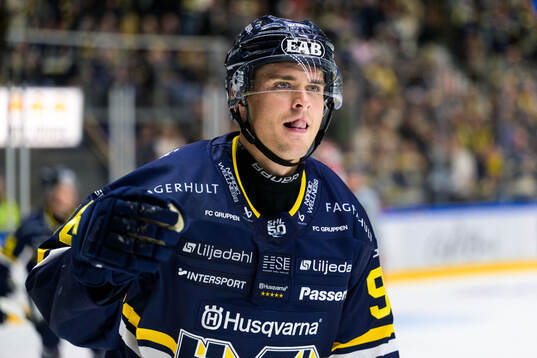 HV71s Nikola Pasic jublar