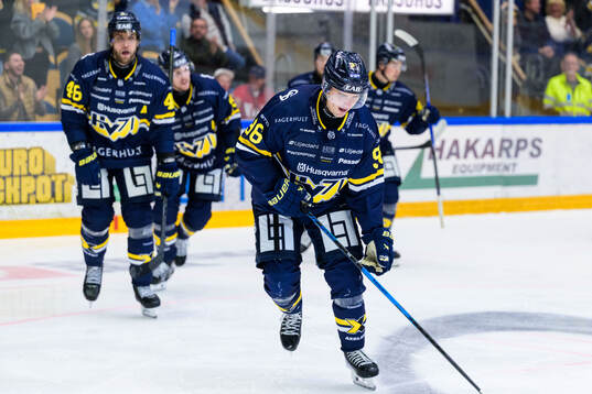 HV71s Nikola Pasic jublar