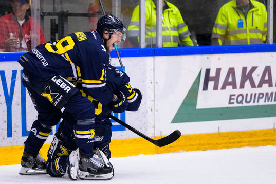 HV71s Nikola Pasic jublar