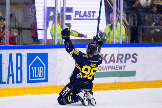 HV71s Nikola Pasic jublar