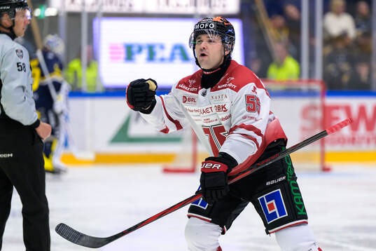 Örebros David Quenneville jublar