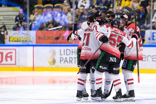 Örebros David Quenneville jublar