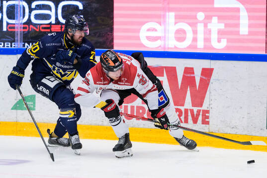 HV71s Lukas Rousek och Örebros Christopher Mastomäki