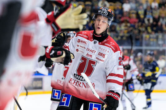 Örebros Patrik Puistola jublar