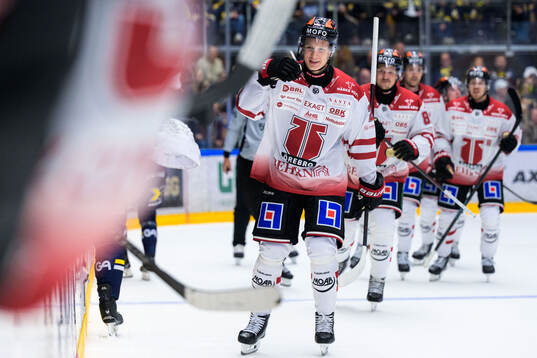 Örebros Patrik Puistola jublar