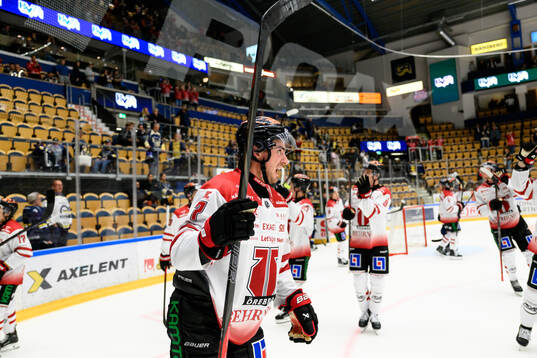 Örebros Luke Martin jublar