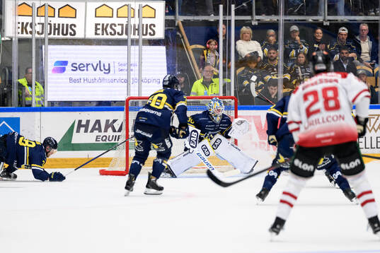 HV71s målvakt Lassi Lehtinen