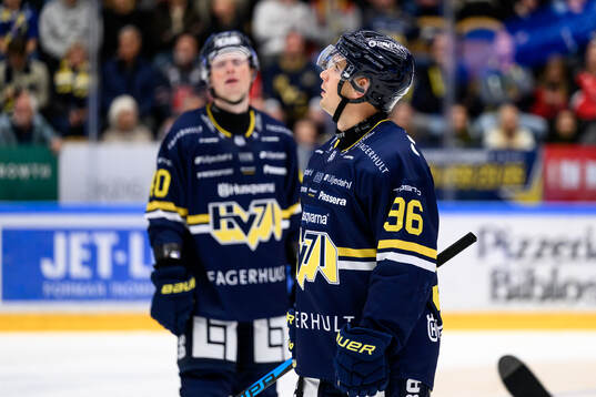 HV71s Nikola Pasic depparunder ishockeymatchen i SHL mellan
