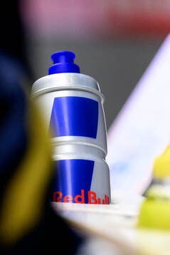 Vattenflaska med Red Bulls logo