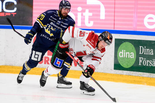 Örebros Christopher Mastomäki och HV71s Lukas Rousek