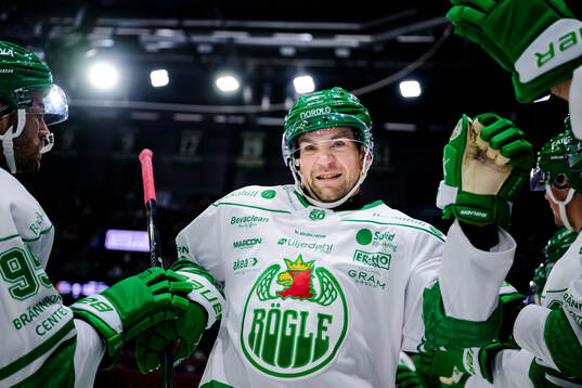 Rögles Lukas Ekeståhl-Jonsson jublar