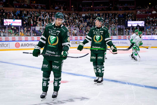 Färjestads Filip Roos och Gabriel Carlsson deppar