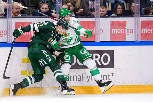 Färjestads Adam Ollas Mattsson och Rögles Linus Sandin
