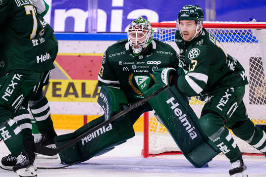 Färjestads målvakt Emil Larmi och Joel Kellman