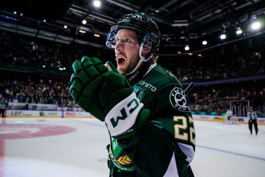 Färjestads Per Åslund jublar