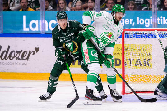 Färjestads Gabriel Carlsson och Rögles Dennis Everberg