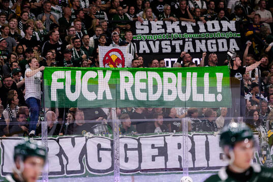 Banderoll med budskap till Red Bull