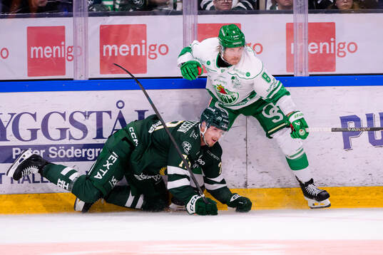 Färjestads Adam Ollas Mattsson och Rögles Linus Sandin