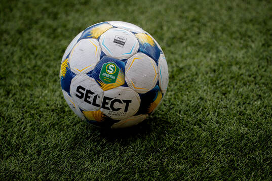 Superettan logotyp på en boll
