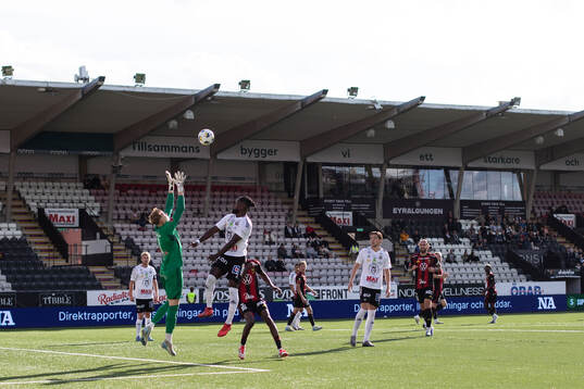 Östersunds Rasmus Forsell och Örebros Joseph Baffoe