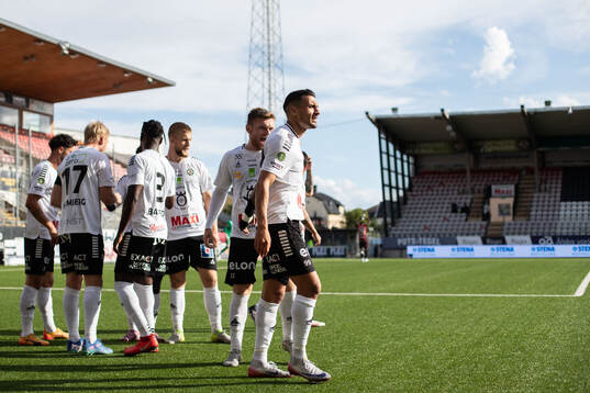 Örebros Ahmed Yasin jublar