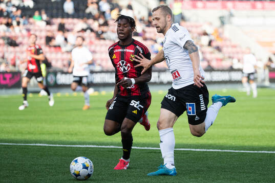 Östersunds Michael Aduragbemi Oluwayemi och Örebros Erik