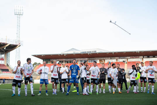 Örebros spelare jublar