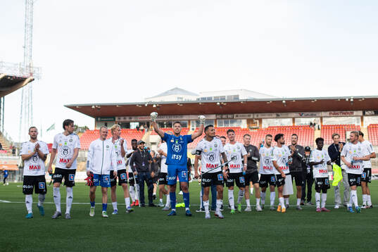 Örebros spelare jublar