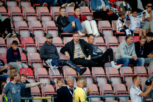 Örebros sportchef Enes Ahmetovic på läktaren