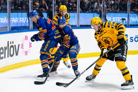 Djurgårdens Jesse Ylönen och Mathias Emilio Pettersen mot