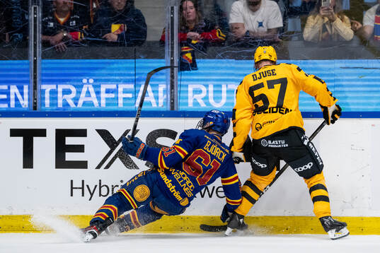 Djurgårdens Viggo Björck och Skellefteås Emil Djuse