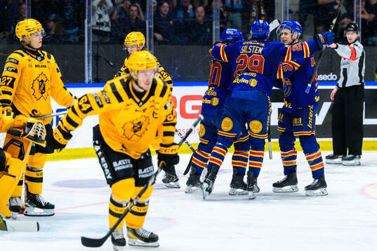 Djurgårdens Jesse Ylönen jublar med lagkamrater