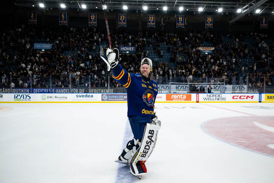 Djurgårdens målvakt Magnus Hellberg jublar
