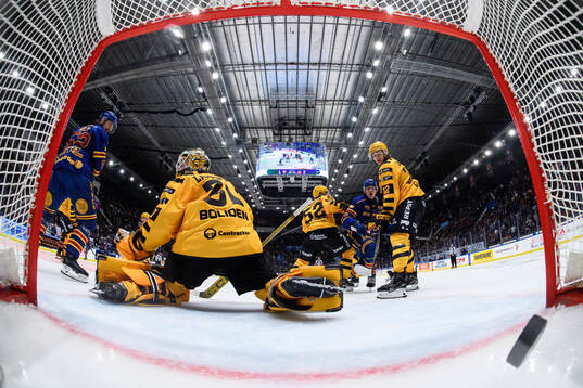 Skellefteås målvakt Jani Lampinen släpper in 2-2 av