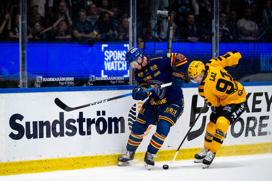 Djurgårdens Gustav Lindström och Skellefteås Victor Laz